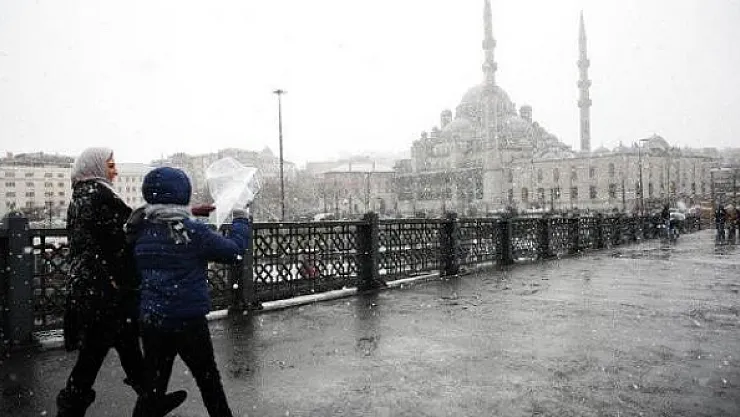 İstanbul'a bu akşam kar yağması bekleniyor! 5-12 santimetre kar örtüsünün oluşacağı öngörülüyor!