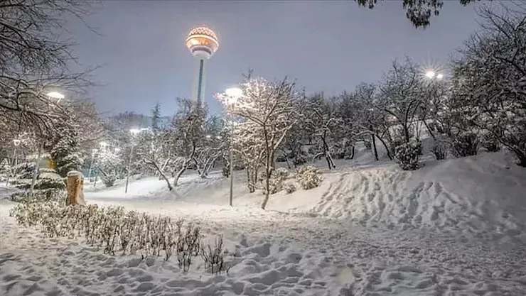 İstanbul'a Kar Yağışı Geliyor: Meteoroloji'den Uyarılar