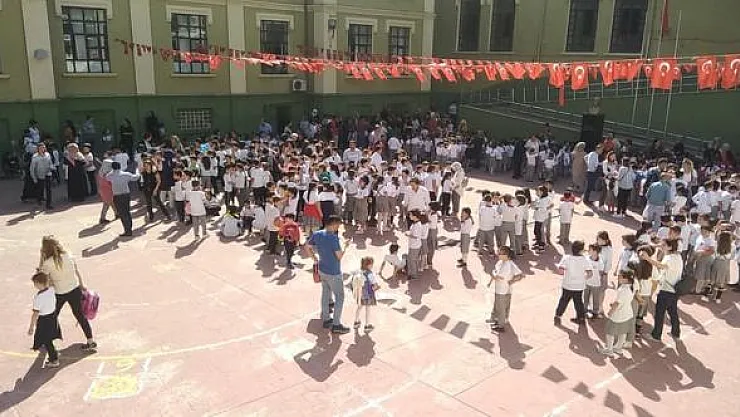 İstanbul'da Bir Deprem Daha Oldu ! Okullar Tatil Edildi