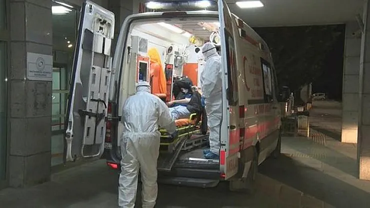 İstanbul'da Corona Virüsü Paniği! Özel kıyafetli sağlık personelleri ile başka hastaneye sevk edildi