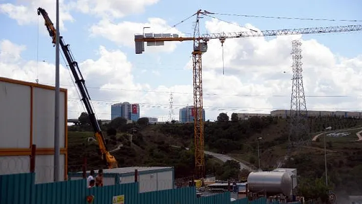 İstanbul'da İşçilerin Üzerine Kalas Düştü ! Ölü ve Yaralılar Var