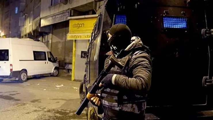 İstanbul'da Şehrin Ortasında Çatışma ! Bir Terörist Etkisiz Hale Getirildi