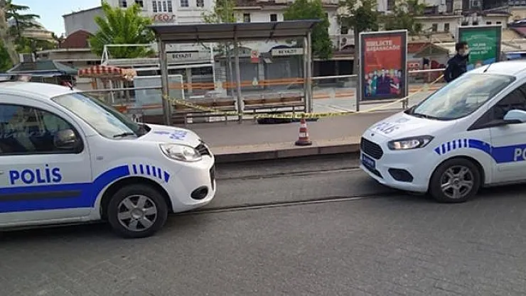 İstanbul'da tramvay durağında korkunç görüntü! 1 Erkek ölü bulundu
