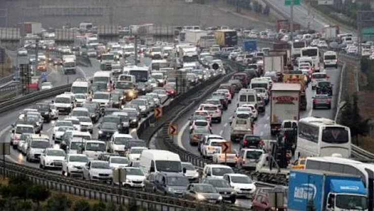 İstanbul'da yarın kapalı olan yollar! 3 Ekim için EGM'den İstanbul'a trafik uyarısı geldi