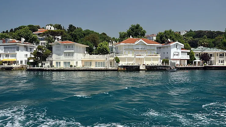 İstanbul'un boğaza bakan meşhur yalıları terkediliyor! Boğaziçi sahil şeridinde deprem korkusu ile tahliye süreci başladı!