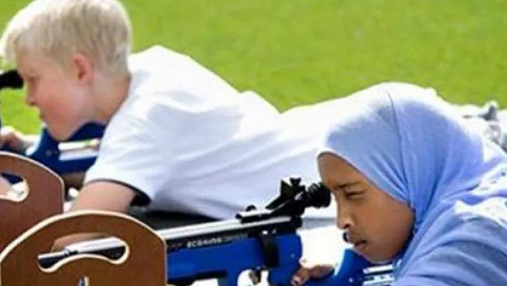İsveç'te başörtüsü karşıtı başkan görevden alındı