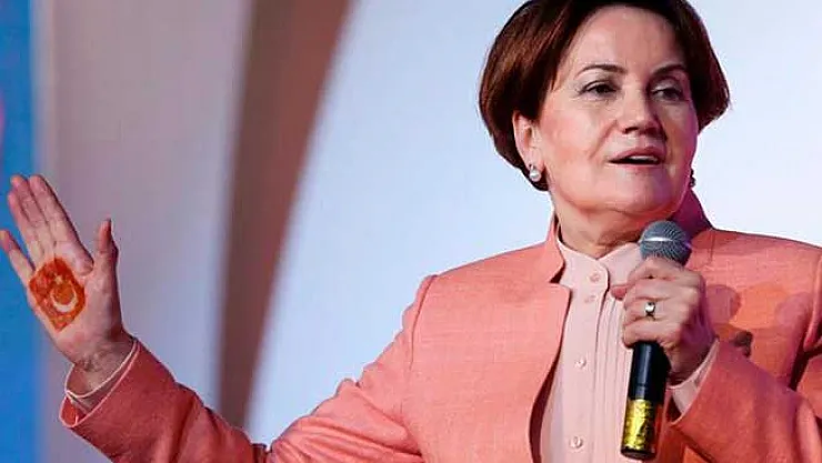 İYİ Parti Genel Başkanı Meral Akşener İki Saatte 30 Bin İmzayı Aştı