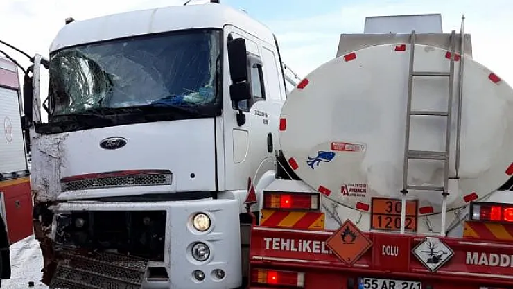 İzmir'de akaryakıt tankerleri çarpıştı: 3 yaralı
