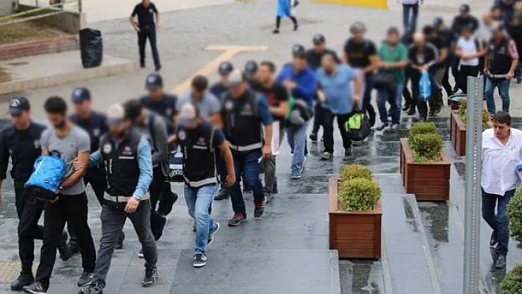 İzmir'de FETÖ'nün TSK'daki Kripto yapılanması soruşturmasında 72 kişi hakkında gözaltı kararı
