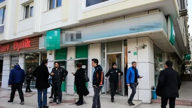 İzmir'de Silahlı Banka Soygunu !