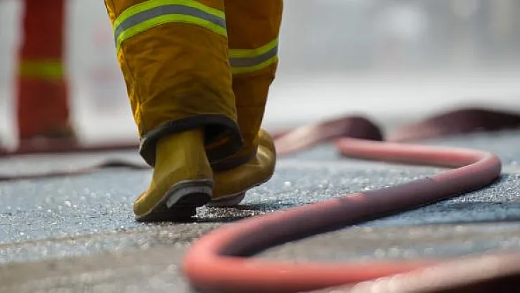 İzmir'de varil fabrikasında patlama oldu!