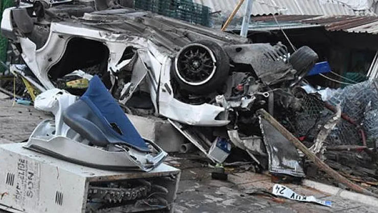 İZMİR'in Çiğli ilçesinde ölümlü trafik kazası! 2 ölü 1 yaralı