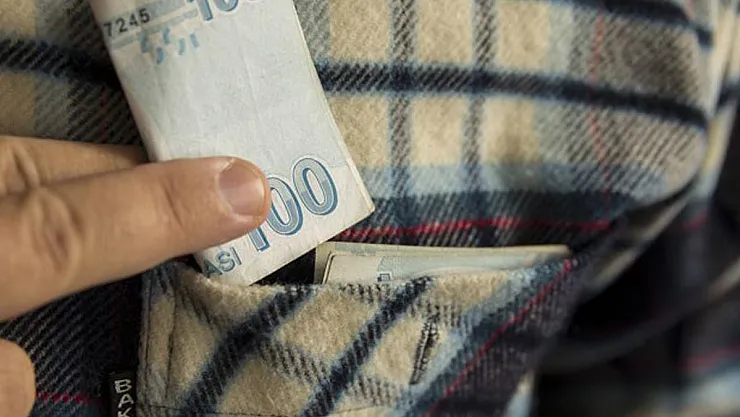 Kamu bankası emekliler için uygun finansmanlı 100 bin TL kredi verdiğini duyurdu!
