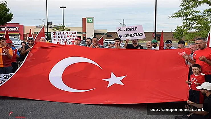 Kanada'daki Türkler FETÖ Darbe Girişimini Protesto Etti