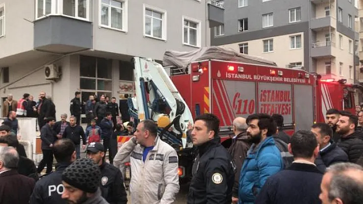 Kartal'da bina çöktü