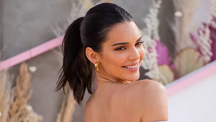 Kendall Jenner çırılçıplak poz verdi! Sansürlemeye gerek duymadı!