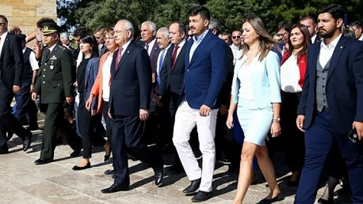 Kılıçdaroğlu, İsmet İnönü'nün vefatının 45'inci yılı vesilesiyle Anıtkabir'de törene katıldı