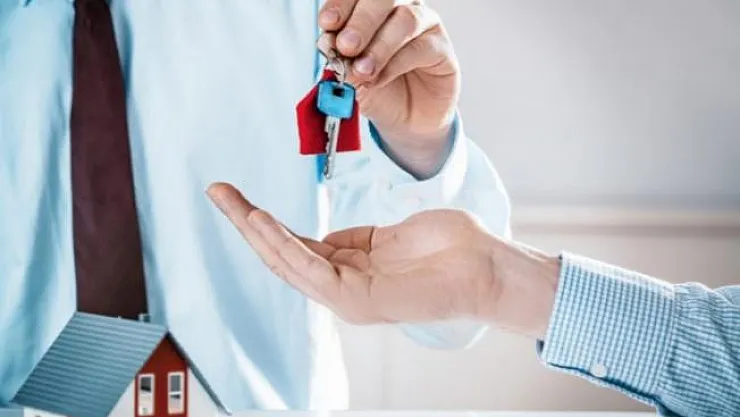 Kiralık ev arayan bekar erkekler dikkat : Ev sahibi ve emlakçıya &quotbekar erkek" cezası kesildi