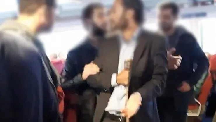 Korku Dolu Anlar: Baltayla Vapur Kaçırmaya Çalıştı