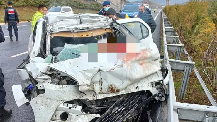 Korkunç kazada çok sayıda kişi hayatını kaybetti! Kamyona arkadan çarptı..