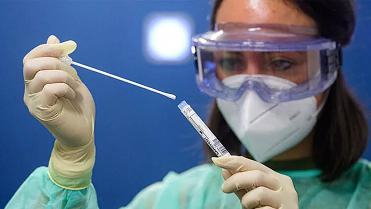 Koronavirüs testlerinde şoke eden açıklama! Koronavirüs testiniz negatifse sevinmeyin!