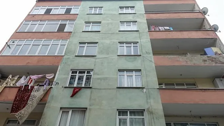 Küçükçekmece'de risk taşıyan bina boşaltıldı