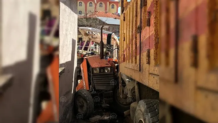 Kütahya'nın Simav ilçesinde meydana gelen kamyon kazasında bir kişi hayatını kaybetti