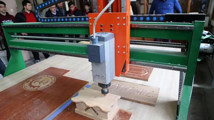 Liseliler 25 bin liraya CNC tezgahı üretti