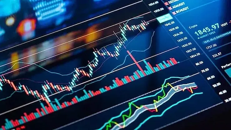Londra Borsasında FTSE 100 Endeksi Düşüşte: Şirketlerin Kar Marjlarındaki Daralma Endişe Yaratıyor