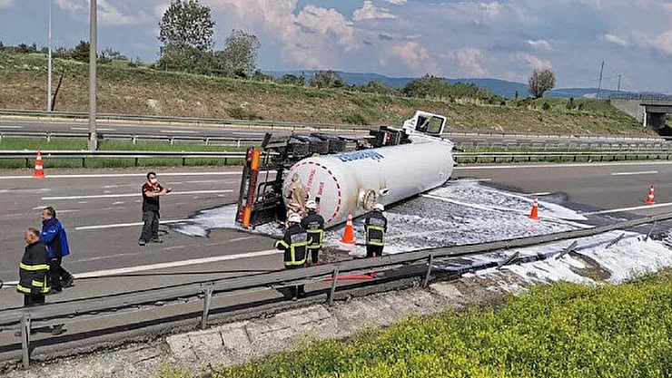 LPG Yüklü Tanker Devrildi! Patlama İhtimaline Karşı Önlem Alınıyor