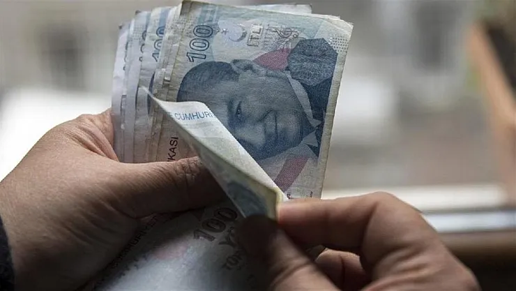 Maddi desteğe ihtiyaç duyan ailelere devlet yardımı son sürat devam ediyor: Yarın en yakın PTT şubesine kimliğiyle gidenler parasını alacak!