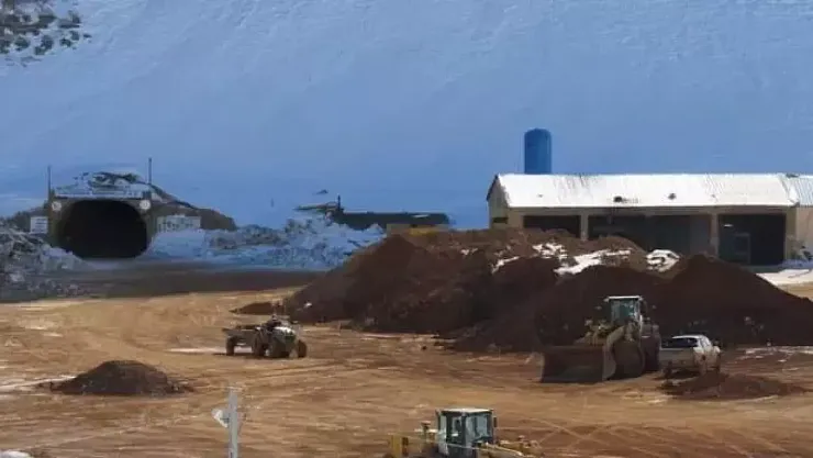 Maden Ocağı Çöktü! Göçük Altında Kalan İşçilerden Biri Sağ Kurtarıldı