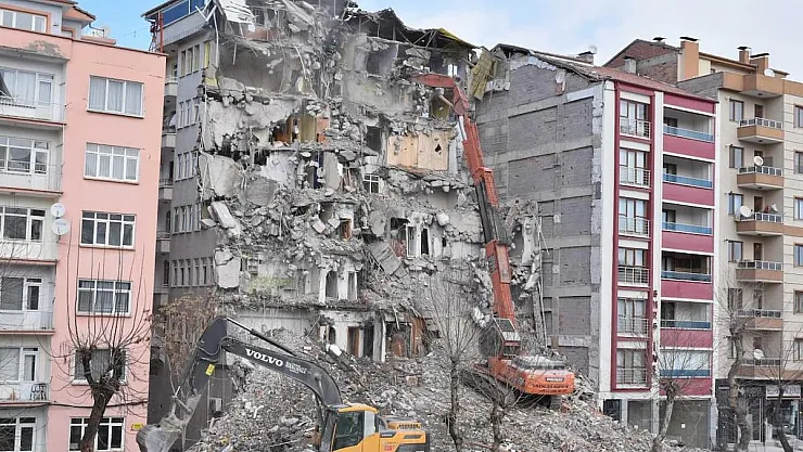 Malatya'da Deprem Hasarı Artıyor: CHP'li Ağbaba Uyardı