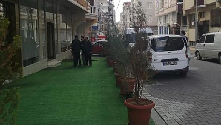 Malatya'da, kendini tabancayla göğsünden vuran Hatice Ebru ağır yaralandı