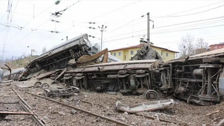 Malatya'da Tren Devrildi! Yaralılar Var