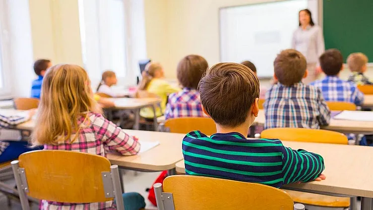 MEB yüzde 300'lük kitap zammına müdahale etti: 400 okula ceza kesildi