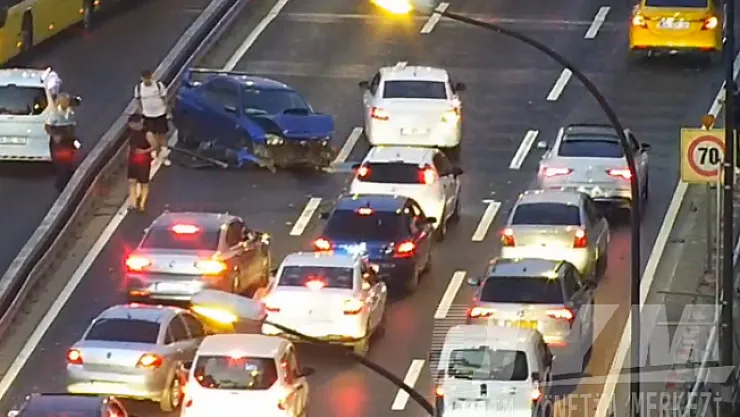 Mecidiyeköy-Zincirlikuyu yönünde trafik kazası!