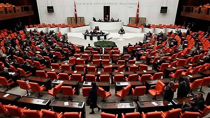 Mecliste Ne Mutlu Türküm Diyene Tartışması