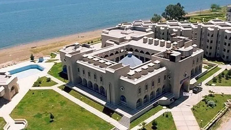 Mehmet Akif Ersoy Üniversitesi 13 farklı meslek gurubundan toplam 31 personel alımı yapacak!