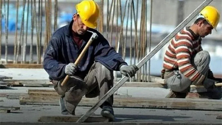 Memur kadrolarına geçiş yapmak isteyen üniversite mezunu işçiler imza kampanyası başlattılar