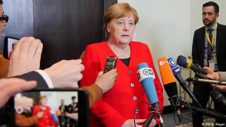 Merkel, Arap ülkelerine Suriye'deki siyasi değişim sürecine katkıda bulunmalarını istedi