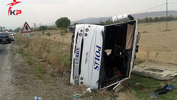 Mersin'de Çevik Kuvvet Otobüsü Devrildi: Yaralı Polisler Var