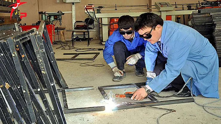 Meslek Lisesi Öğrencileri Teknisyen Olarak Mezun Olacak!