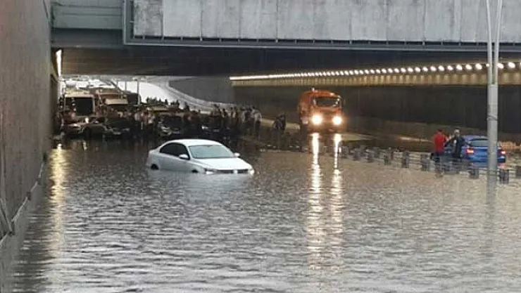 Meteoroloji Uyarmıştı! Ankara Sel Altında Kaldı!