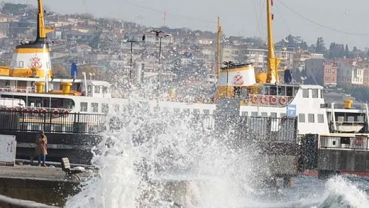 Meteoroloji Uyarmıştı ! Şiddetli Lodos Etkili Oluyor