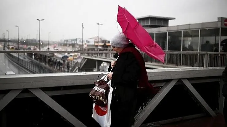 Meteoroloji'den şiddetli lodos ve fırtına uyarısı! İstanbul dikkat!