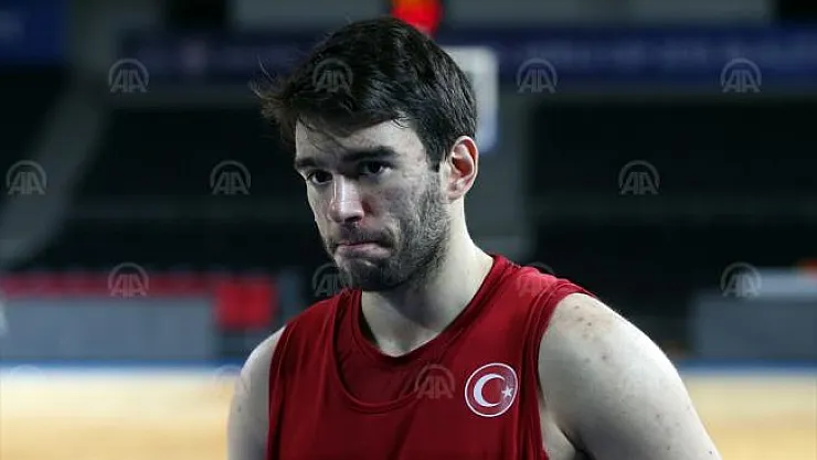 Millilerde hedef İspanya'yı yenerek grubu lider bitirmek