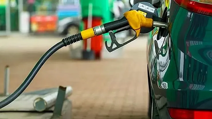 Milyonlarca otomobil sahibine müjde! Akaryakıt zammı geri alındı: İşte yeni benzin ve motorin fiyatları