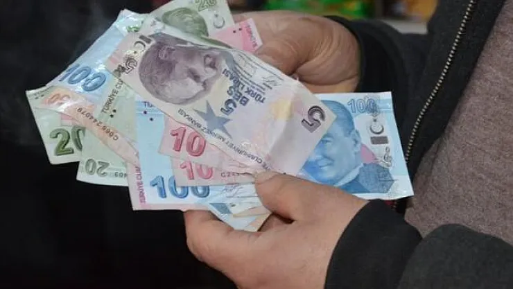Milyonları ilgilendiriyor! Uzman isim uyardı! Para sayarken sakın bunu yapmayın!