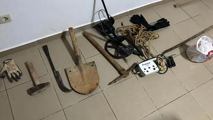 Muğla Datça'da Antik kentte kaçak kazı yapanlar suç üstü yakalandı